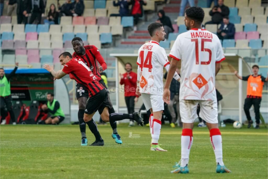 Immagine in evidenza: uno scatto di Foggia-Turris (Serie C - girone C 22/23) - crediti: foto di Mario Marino (RIPRODUZIONE RISERVATA)