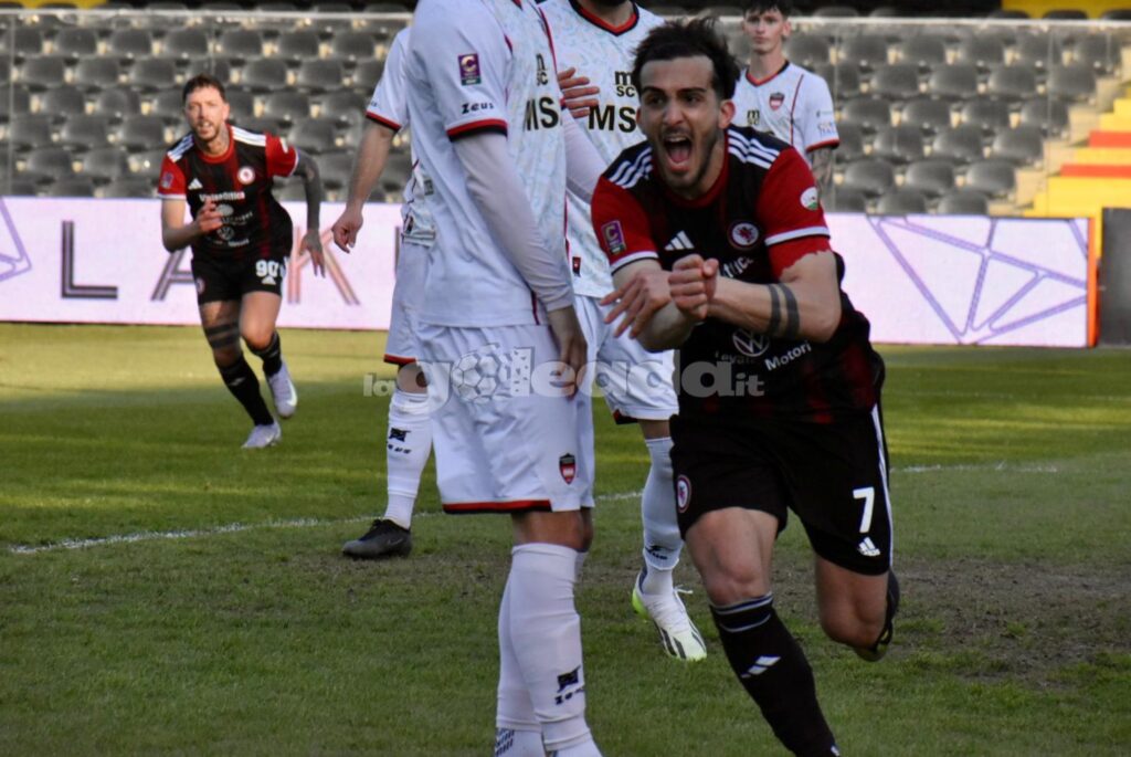 Immagine in evidenza: uno scatto di Foggia-Sorrento (Serie C - girone C 2024/25) - crediti: foto di Luigia Spinelli/lagoleada.it (RIPRODUZIONE VIETATA)
