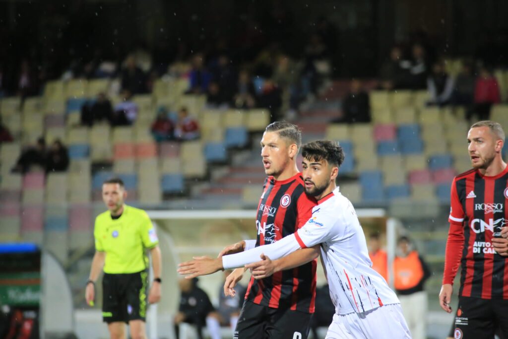 Immagine in evidenza: uno scatto di Foggia-Sorrento (Serie C - girone C 2023/24) - crediti: foto di Monica Carbosiero