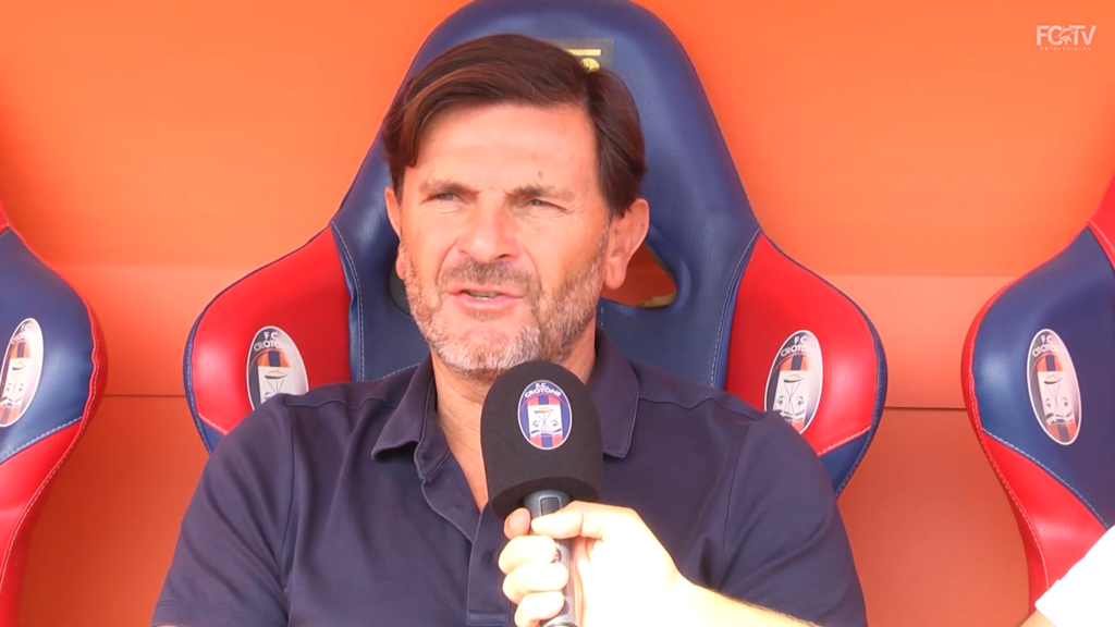 Immagine in evidenza: Giuseppe Di Bari - crediti foto: canale ufficiale YouTube Crotone Calcio (frame da video)