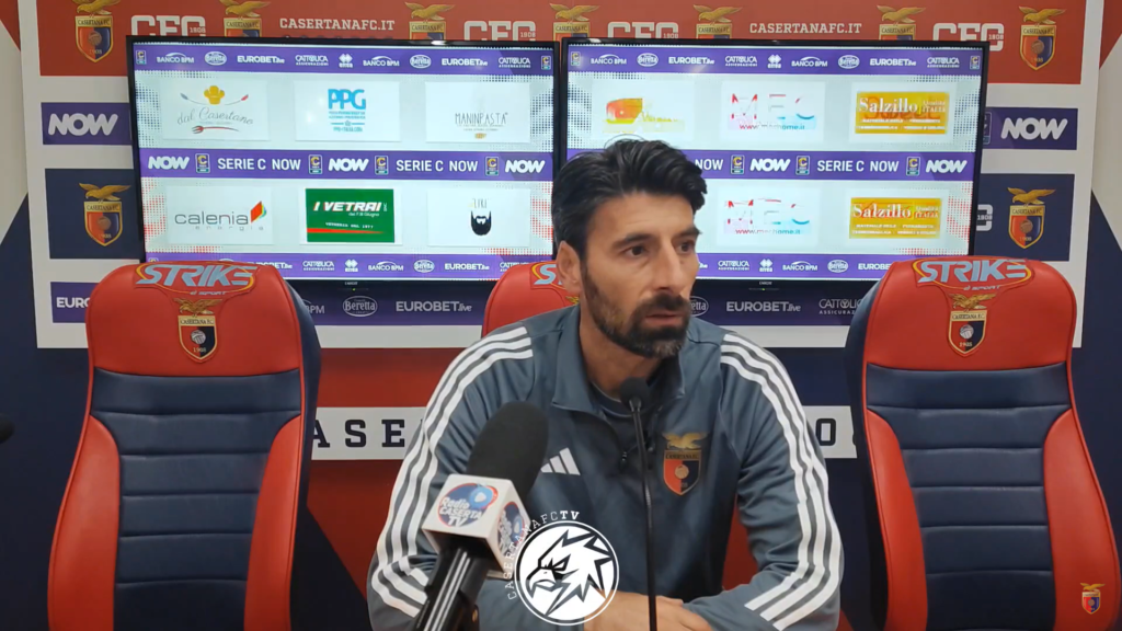 Immagine in evidenza: mister Manuel Iori - crediti foto: canale ufficiale YouTube Casertana Calcio (frame da video)