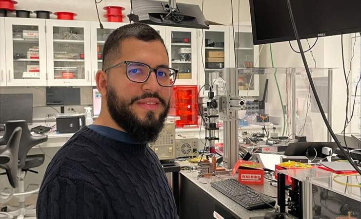 Cristallo che immagazzina le informazioni, ecco i dettagli della scoperta con l'assistente Tian Zhong (pme.uchicago.edu) - FindBest