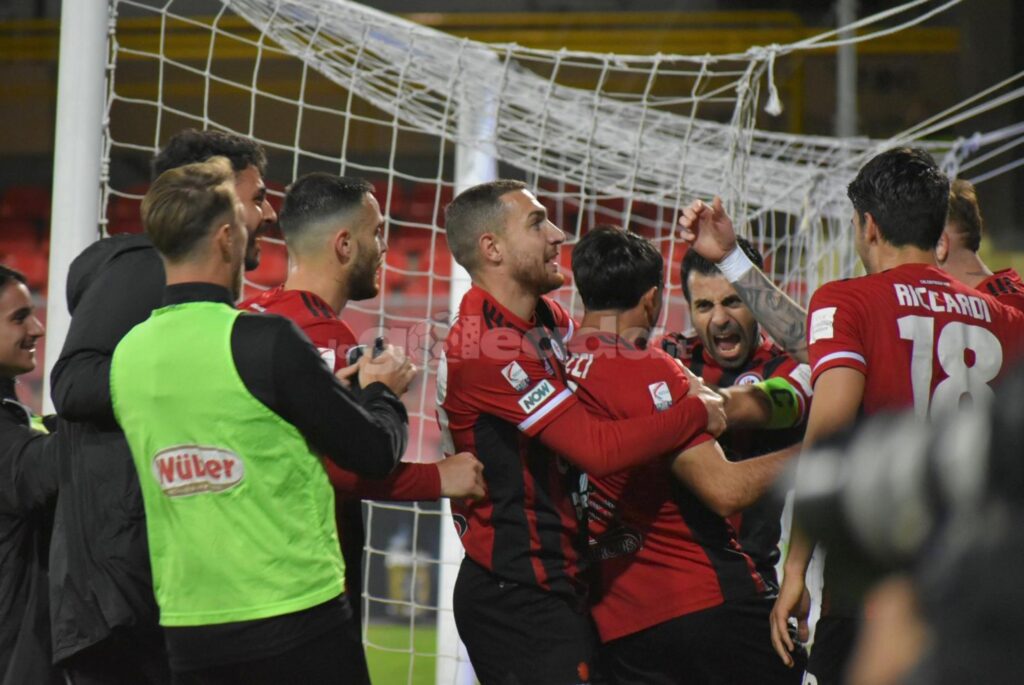 Immagine in evidenza: uno scatto di Foggia-Audace Cerignola (Serie C - girone C 2023/24) - crediti: foto di Luigia Spinelli (RIPRODUZIONE VIETATA)