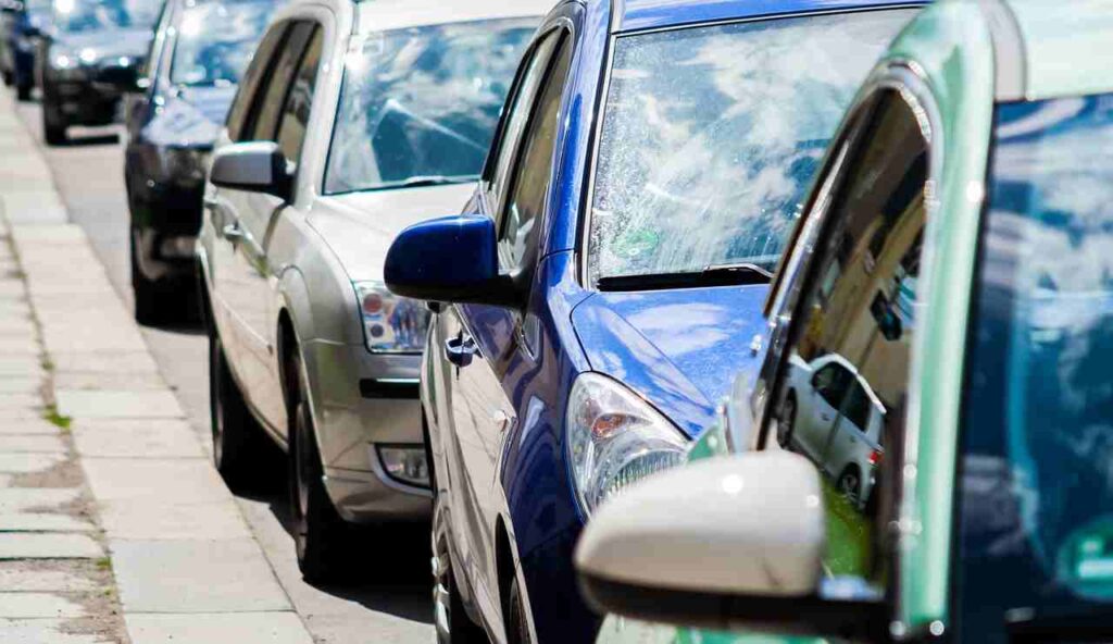 Auto parcheggiate (Pixabay foto) - www.findbest.it