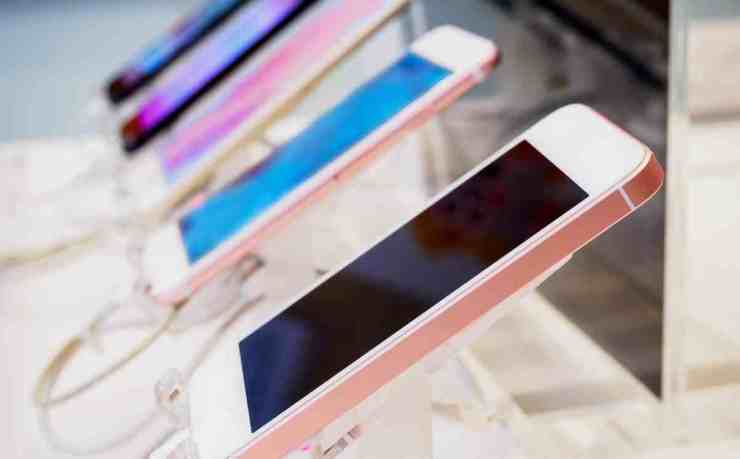 Telefoni vecchi, ecco come usare i cellulari in disuso (Canva) - FindBest