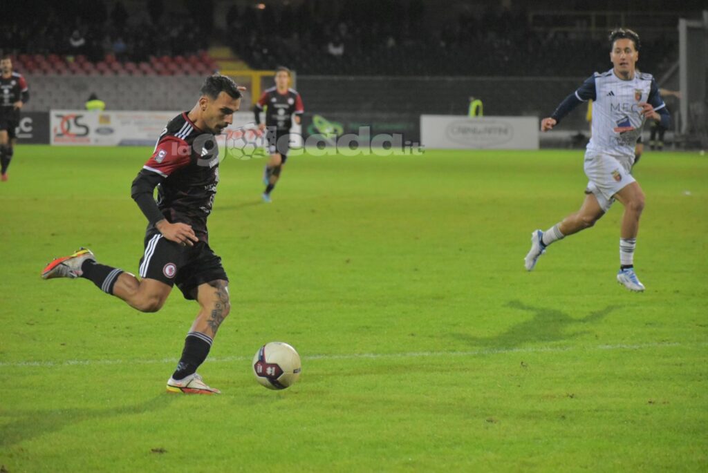 Immagine in evidenza: uno scatto di Foggia-Casertana (Serie C - girone C 2024/25) - crediti: foto di Luigia Spinelli (RIPRODUZIONE VIETATA)