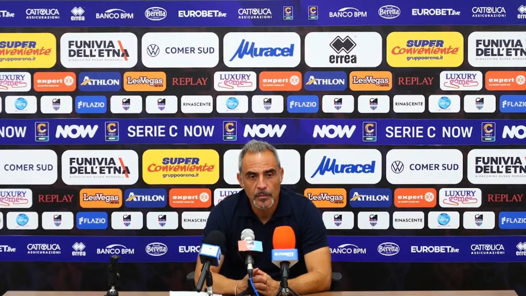 Immagine in evidenza: mister Domenico Toscano - crediti foto: canale ufficiale YouTube Catania FC (frame da video)