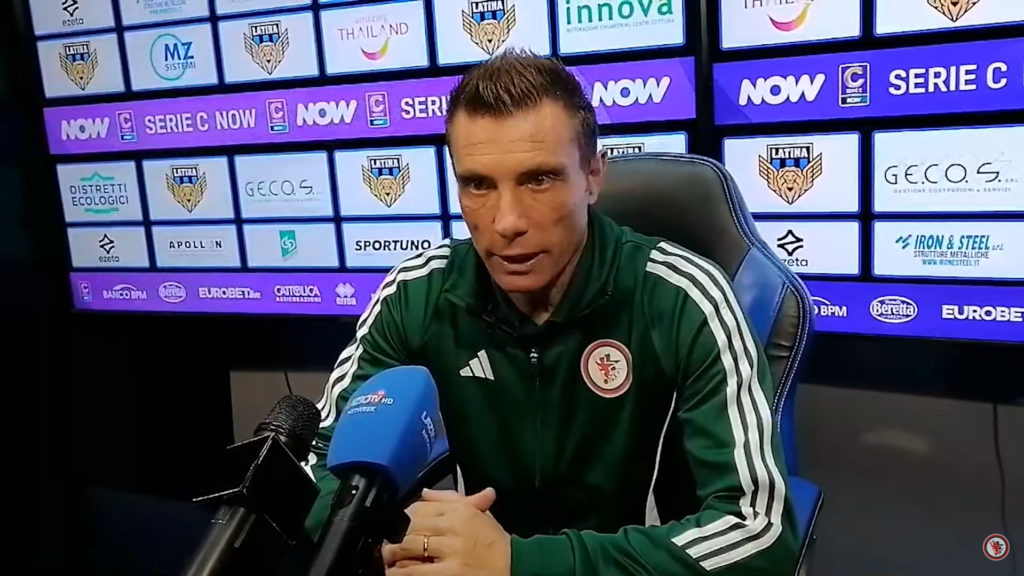 Immagine in evidenza: mister Massimo Brambilla - crediti foto: canale ufficiale YouTube Calcio Foggia 1920 (frame da video)