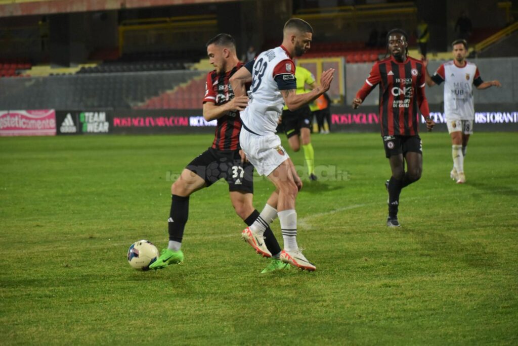 Immagine in evidenza: uno scatto di Foggia-Casertana (Serie C - girone C 2023/24) - crediti: foto di Luigia Spinelli (RIPRODUZIONE VIETATA)
