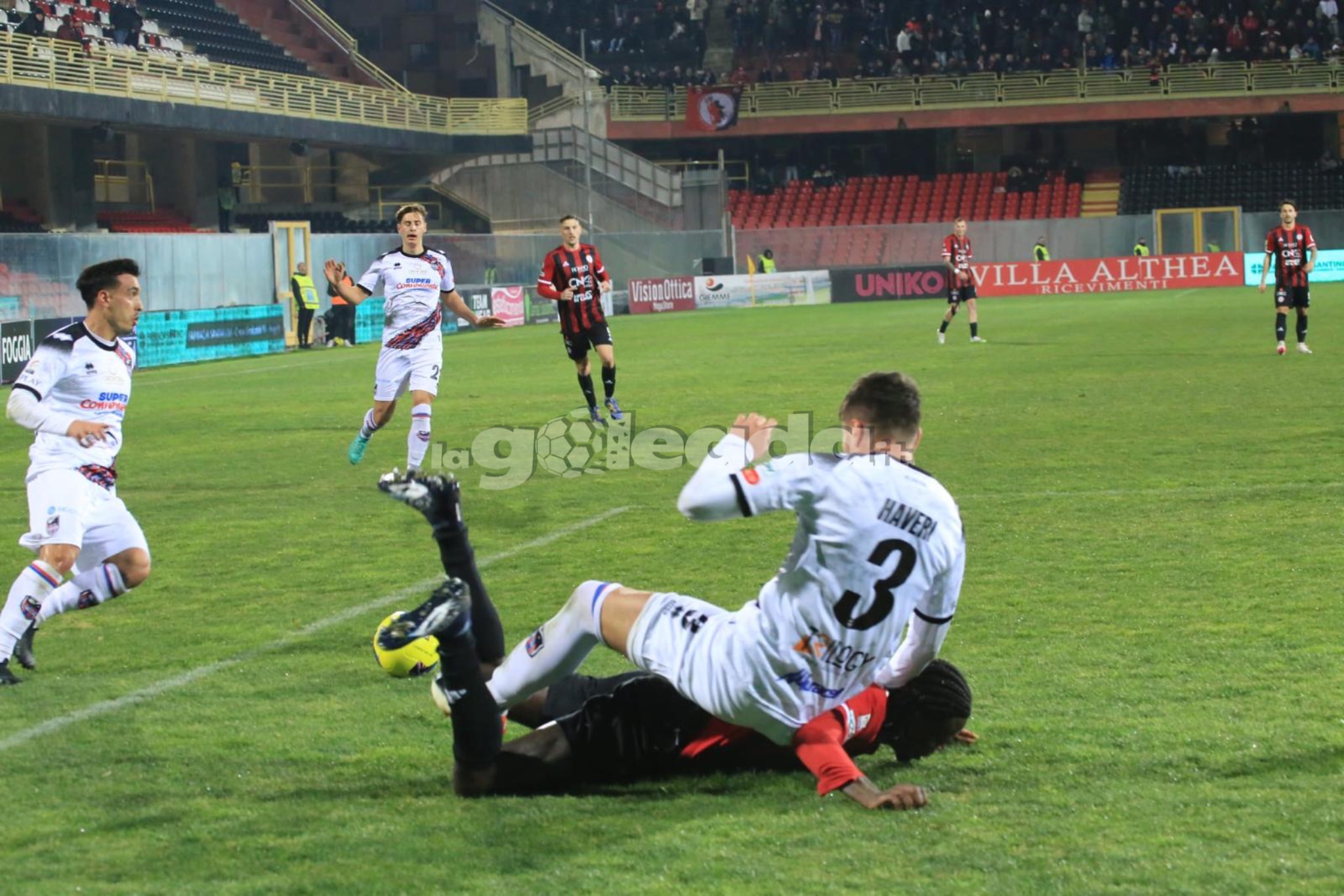 Immagine in evidenza: uno scatto di Foggia-Catania (Serie C - girone C 2023/24) - crediti: foto su gentile concessione di Monica Carbosiero per lagoleada.it