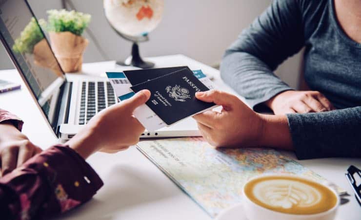 Come ottenere online il passaporto (Canva) - findbest.it