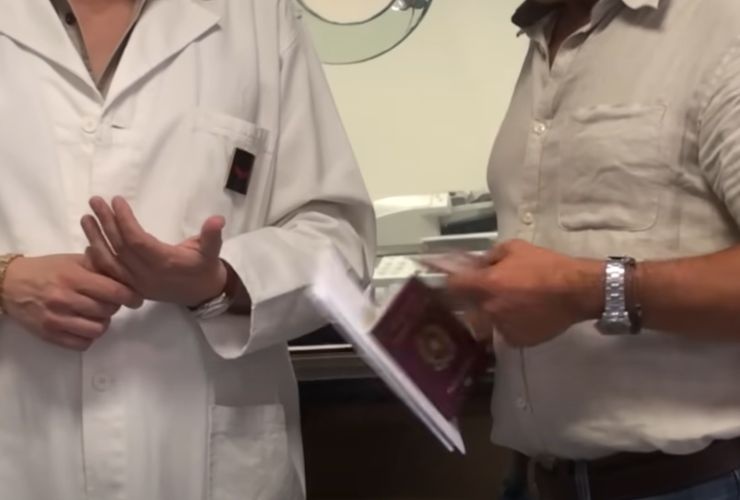 Pratiche per richiesta passaporto (screenshot poliziadistato/YouTube) - www.notiziesecche.it