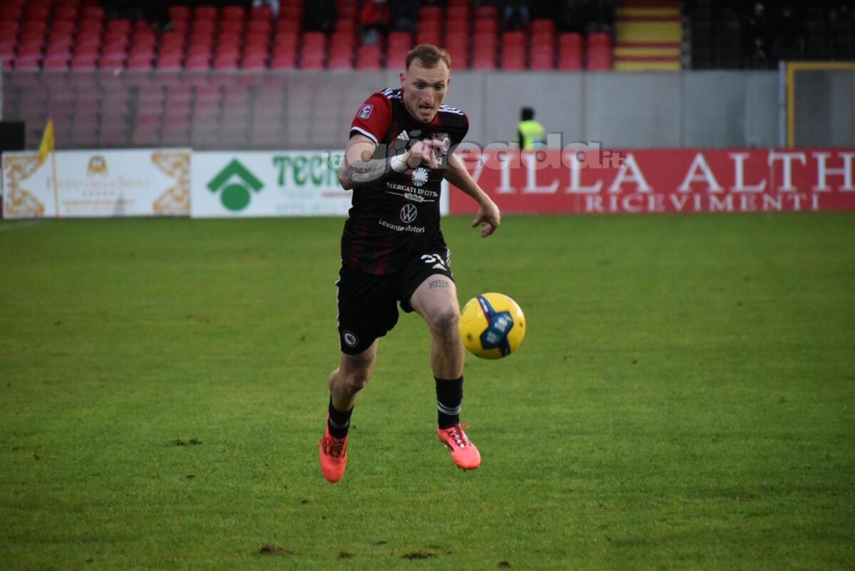 Dove vedere Crotone-Foggia? Ecco il canale - Immagine in evidenza: uno scatto di Foggia-Crotone (Serie C - girone C 2024/25) - crediti: foto di Luigia Spinelli (RIPRODUZIONE VIETATA)