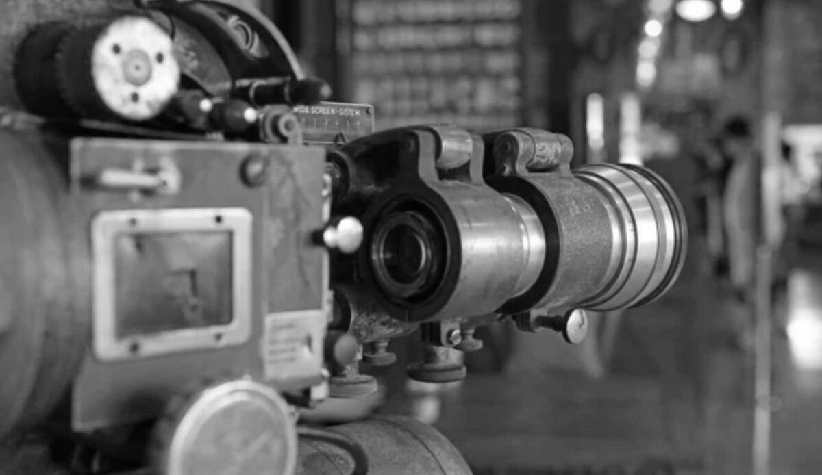 Cinema in 3D? Esisteva già nel 1922 e potevi persino decidere il finale - Vecchia cinepresa (Depositphotos foto) - www.findbest.it