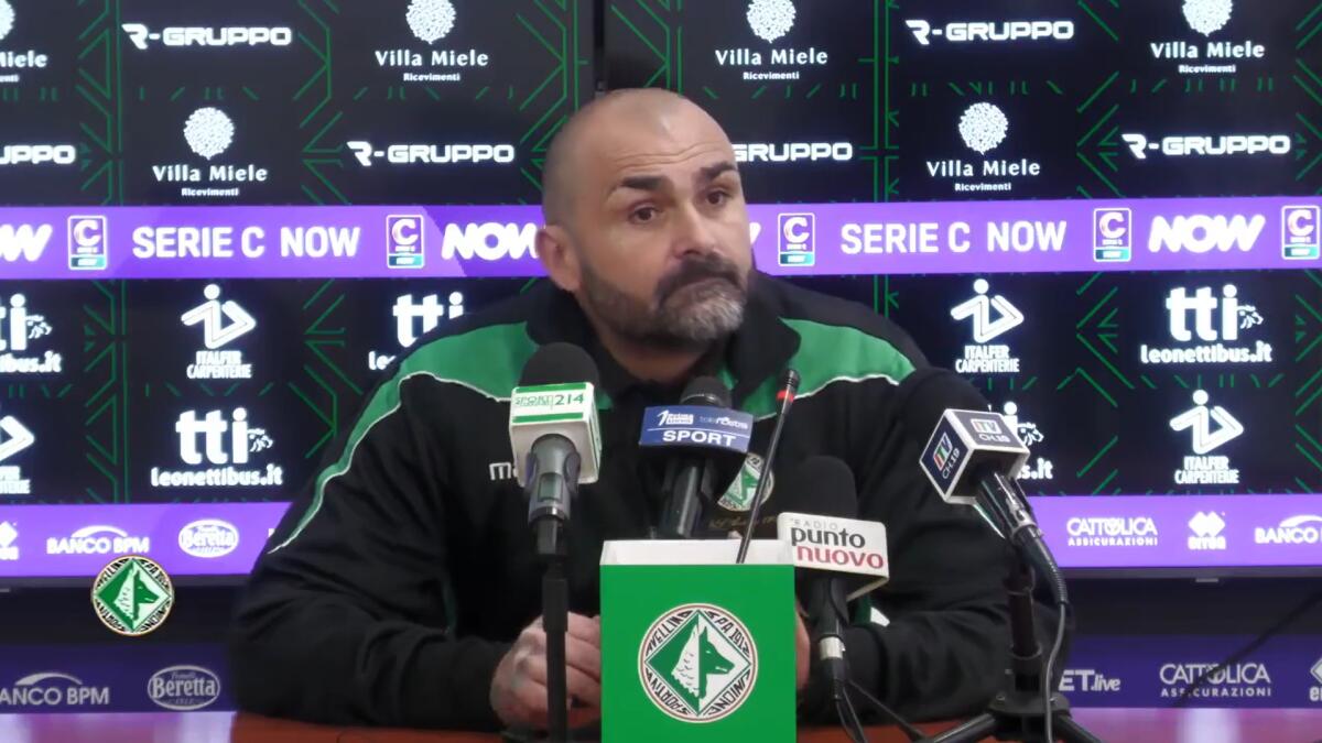 Serie C, Avellino ed Entella già in cadetteria. Nel girone A... - Immagine in evidenza: mister Raffaele Biancolino - crediti foto: pagina ufficiale Facebook Avellino Calcio (frame da video)