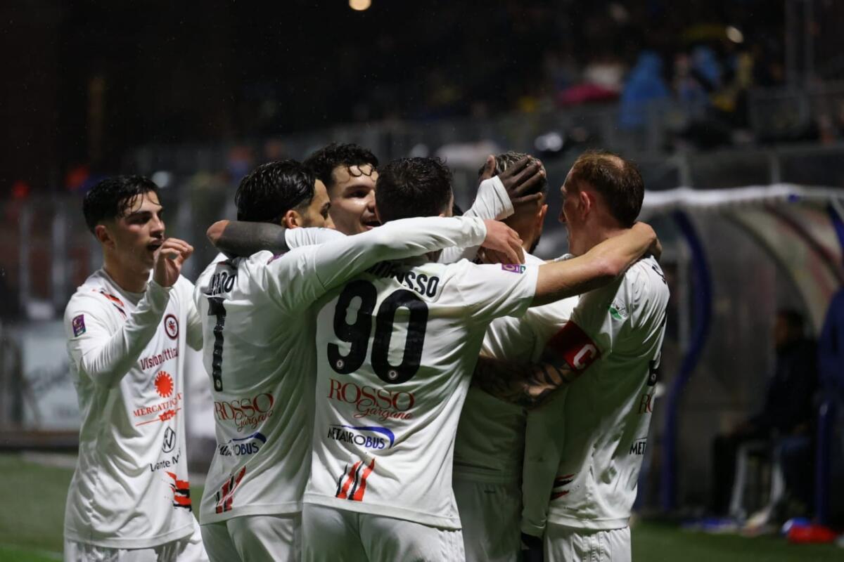 Cosa rischia il Foggia se non si rispetta la scadenza del 16 Aprile? - Immagine in evidenza: uno scatto di Cerignola-Foggia (Serie C - girone C 2024/25) - crediti: Federico Antonellis/Calcio Foggia 1920
