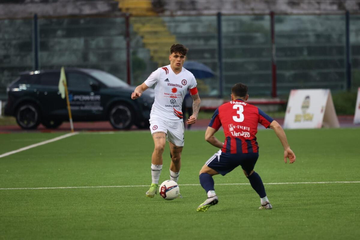 Foggia, le altre "spese d'ingresso" sono per il parco calciatori - Immagine in evidenza: uno scatto di Casertana-Foggia (Serie C - girone C 2024/25) - crediti: Federico Antonellis/Calcio Foggia 1920