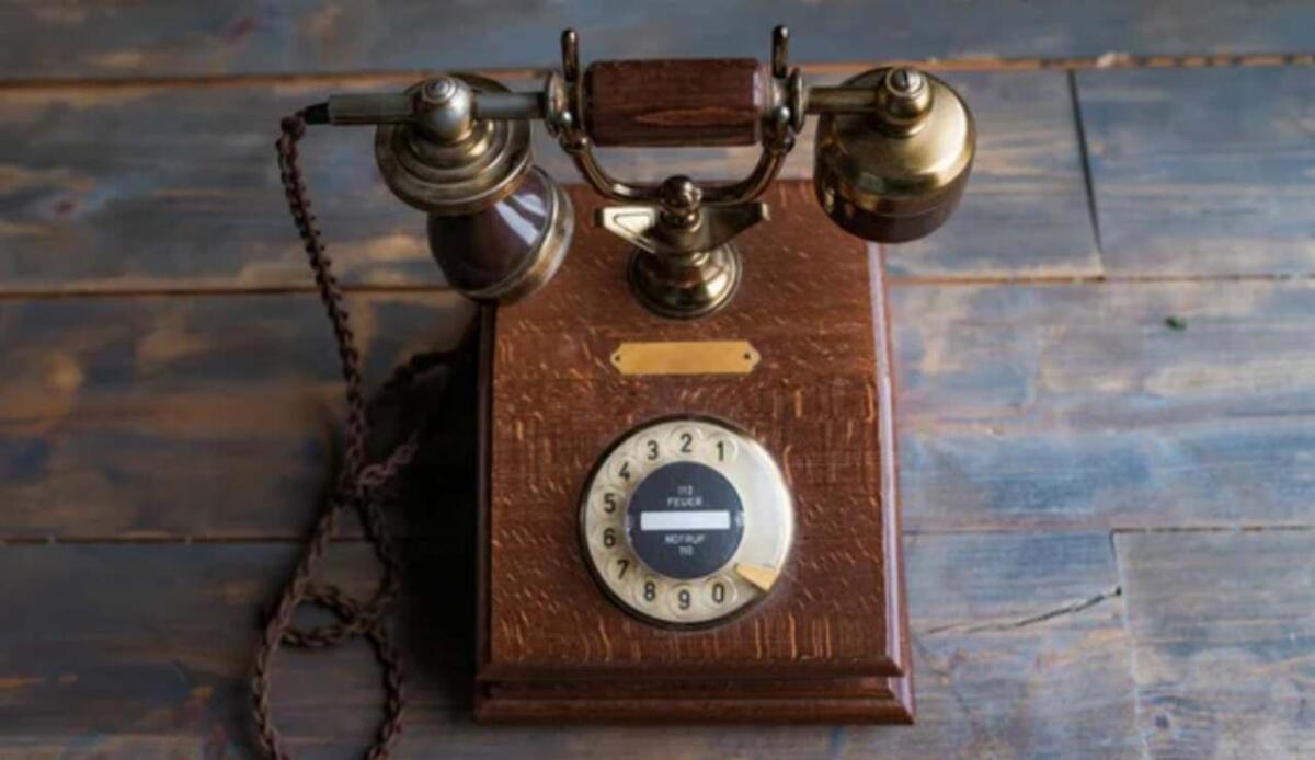 Il brevetto del telefono: come Alexander Graham Bell cambiò per sempre il mondo - Telefono vintage (Depositphotos foto) - www.notiziesecche.it
