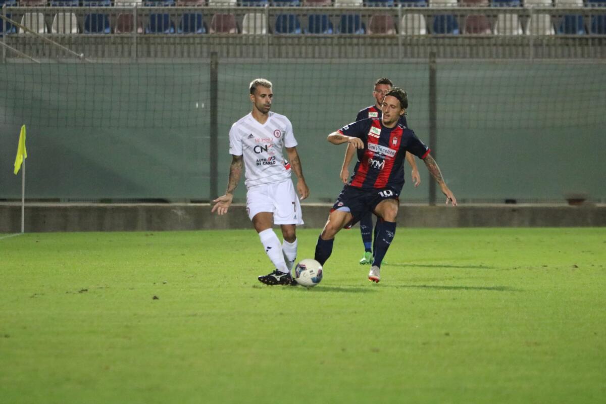 Biglietti Crotone-Foggia, prevendita al via (con limitazioni) - Immagine in evidenza: uno scatto di Crotone-Foggia (Serie C - girone C 2023/24) - crediti: foto di Calcio Foggia 1920/Federico Antonellis