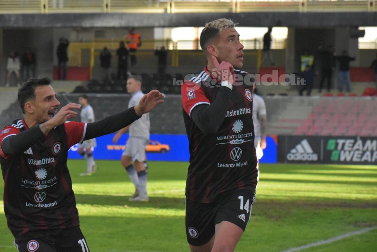 Foggia, a Crotone avrai di fronte il ritrovato ex Murano - Immagine in evidenza: uno scatto di Foggia-Crotone (Serie C - girone C 2024/25) - crediti: foto di Luigia Spinelli (RIPRODUZIONE VIETATA)