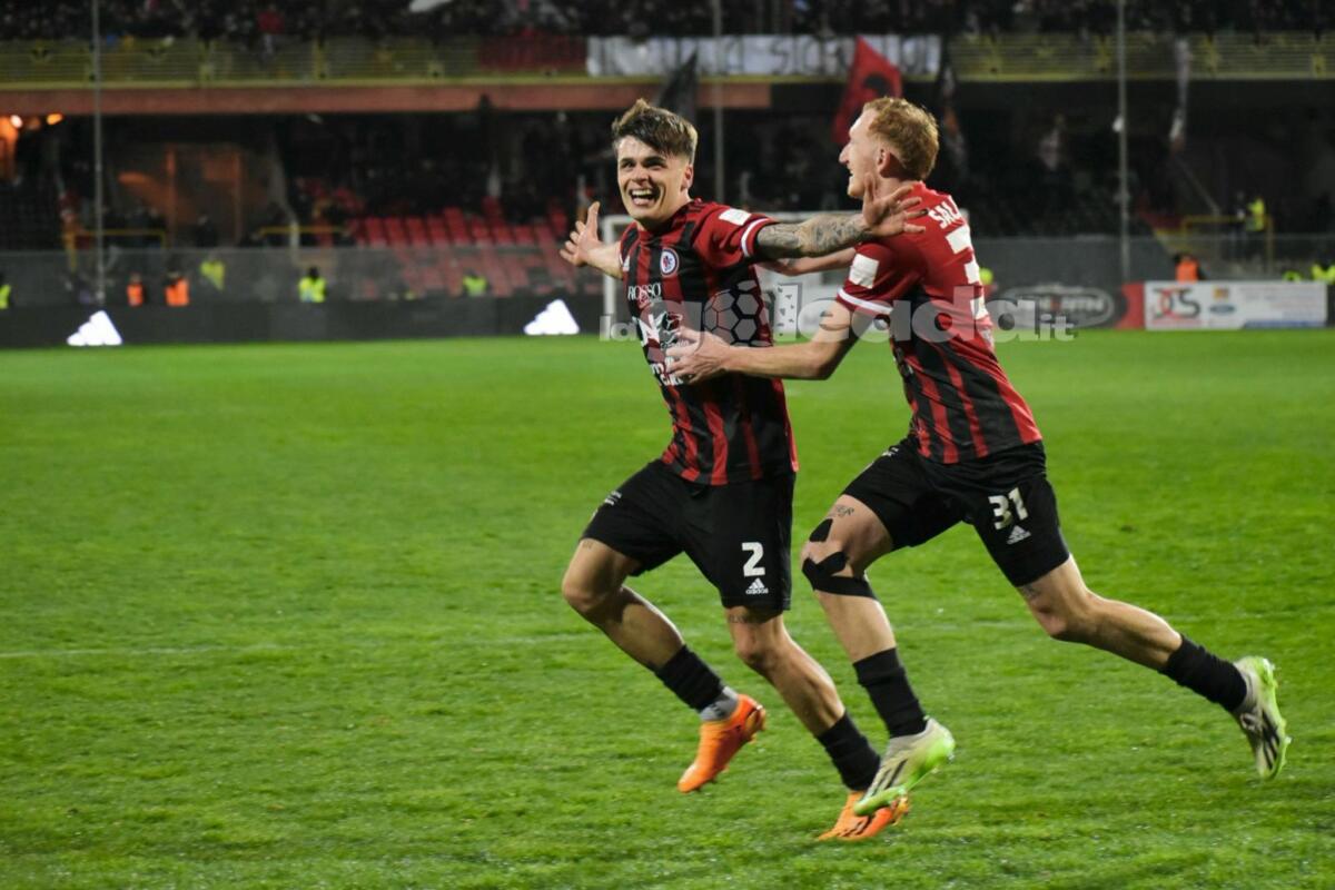 Serie C, Crotone-Foggia sarà anche in chiaro: ecco dove - Immagine in evidenza: uno scatto di Foggia-Crotone (Serie C - girone C 2023/24) - crediti: foto di Luigia Spinelli (RIPRODUZIONE VIETATA)