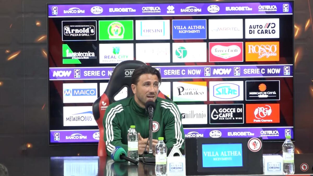Foggia, Gentile: "C'è rammarico, ma ripartiamo da questo pari" - Immagine in evidenza: mister Antonio Gentile - crediti foto: canale ufficiale YouTube Calcio Foggia 1920 (frame da video)