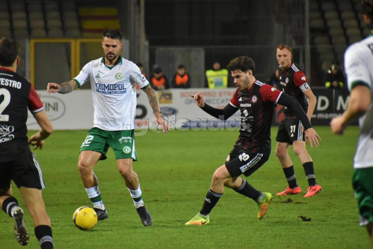 Serie C, dove si giocherà Sorrento-Avellino? Le ultime - Immagine in evidenza: uno scatto di Foggia-Avellino (Serie C - girone C 2024/25) - crediti: foto di Luigia Spinelli/lagoleada.it (RIPRODUZIONE VIETATA)