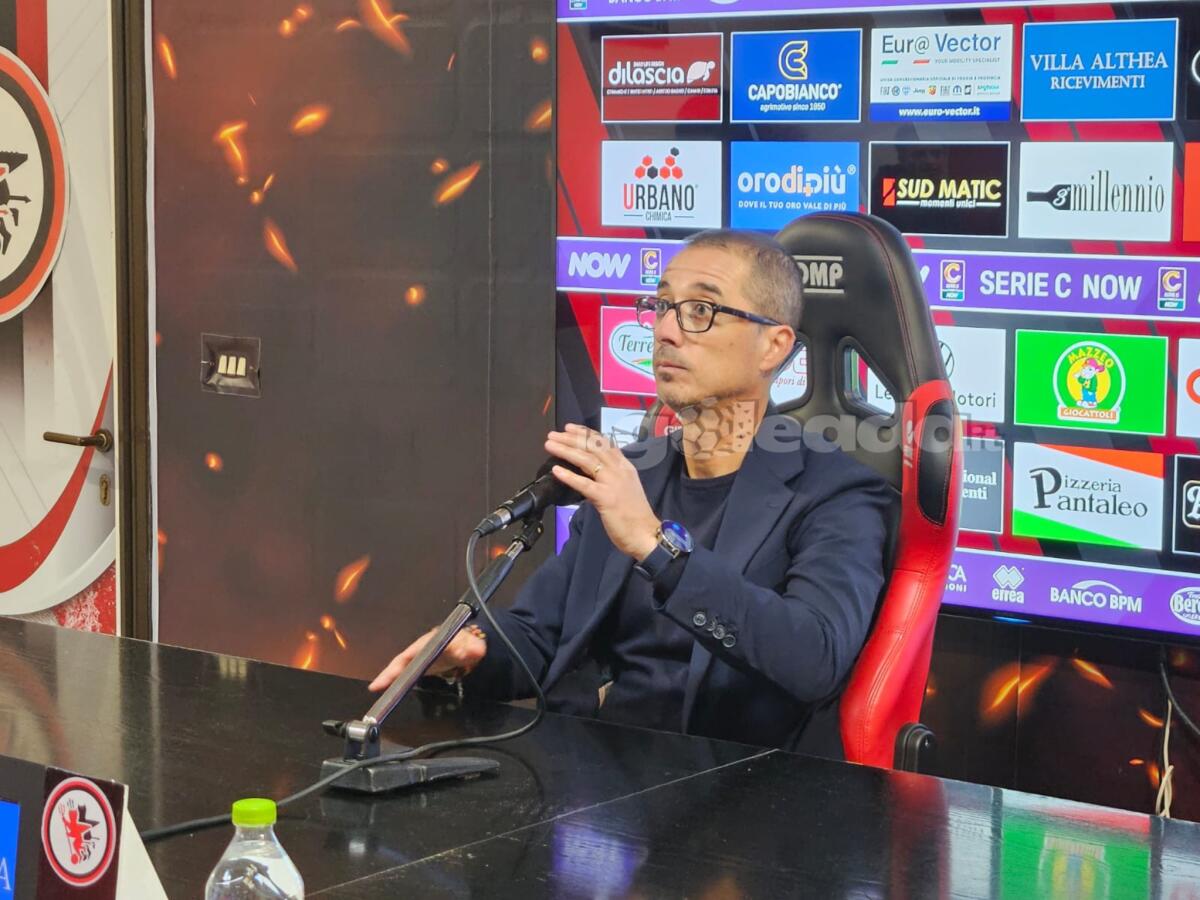Crotone, Longo: "Con il Foggia sarà gara piena di insidie. Loro..." - Immagine in evidenza: mister Emilio Longo - crediti: foto di Mario Mescia/lagoleada.it (RIPRODUZIONE VIETATA)
