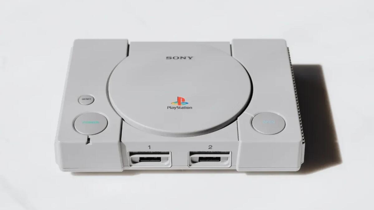 Curiosità che non sapevi sulla PlayStation originale: la console che ha cambiato la storia del gaming - Playstation originale (Canva foto) - Immagine a scopo illustrativo - www.qrios.it