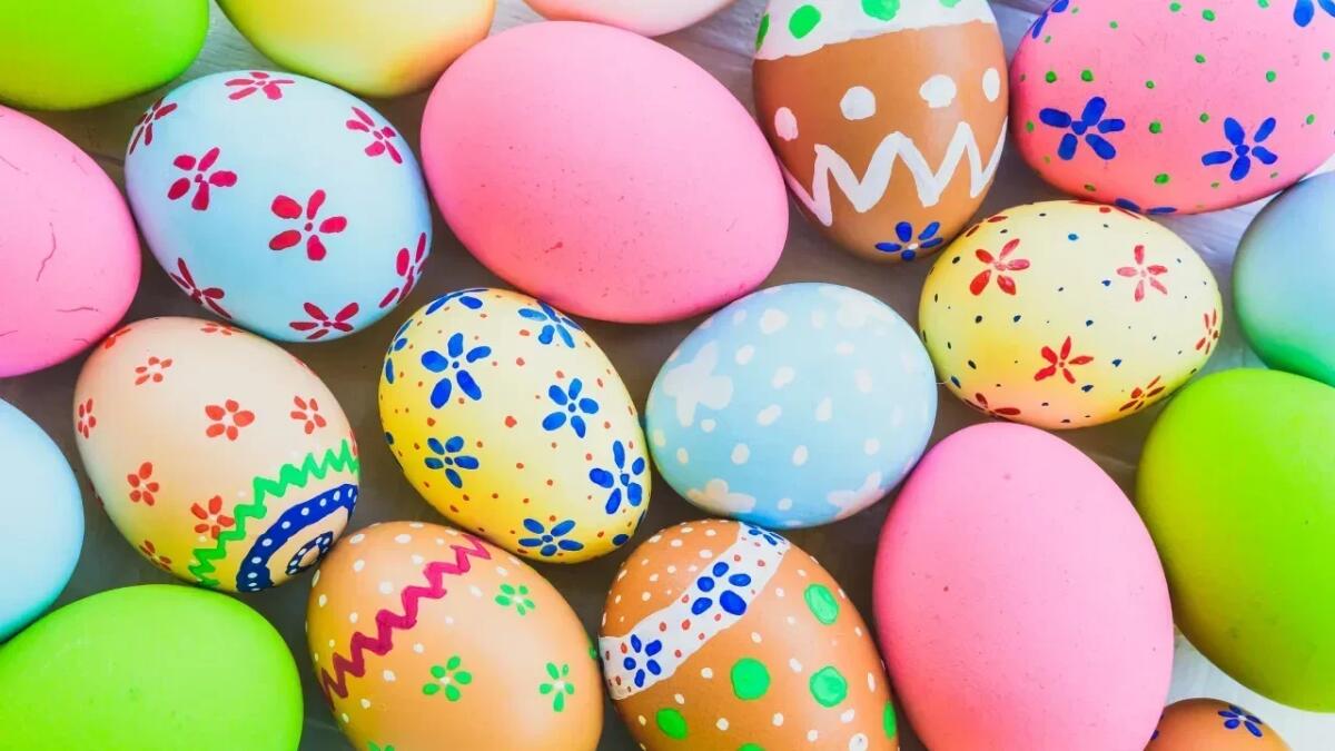 Pasqua: usa questi coloranti per le tue uova, solo ingredienti naturali - Uova colorate di Pasqua (Canva foto) - Immagine a scopo illustrativo - www.qrios.it