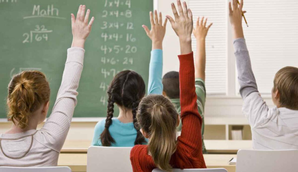 Informatica e ingegneria? Per molti bambini sono “da maschi” già dall’infanzia - Bambini a scuola (Depositphotos foto)  - www.statodonna.it