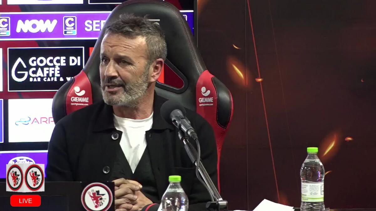 Leone: “Sono dispiaciuto, eravamo disposti a…” - Immagine in evidenza: il DS del Foggia, Luca Leone - crediti foto: pagina ufficiale Facebook Calcio Foggia 1920 (frame da video)