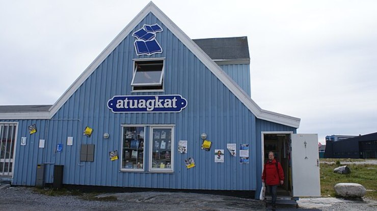 Vecchia sede della Atuagkat Boghandel a Nuuk (Algkalv - Wikimedia Commons foto) - www.notiziesecche.it