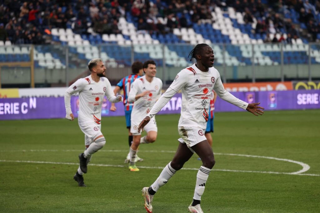 Immagine in evidenza: uno scatto di Catania-Foggia (Serie C - girone C 2024/25) - crediti: foto di Federico Antonellis/Calcio Foggia 1920