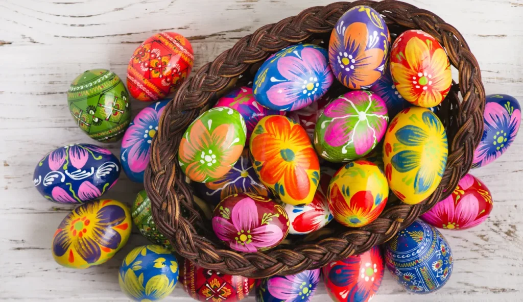 Come fare le uova colorate di Pasqua (Canva foto) - Immagine a scopo illustrativo - www.qrios.it