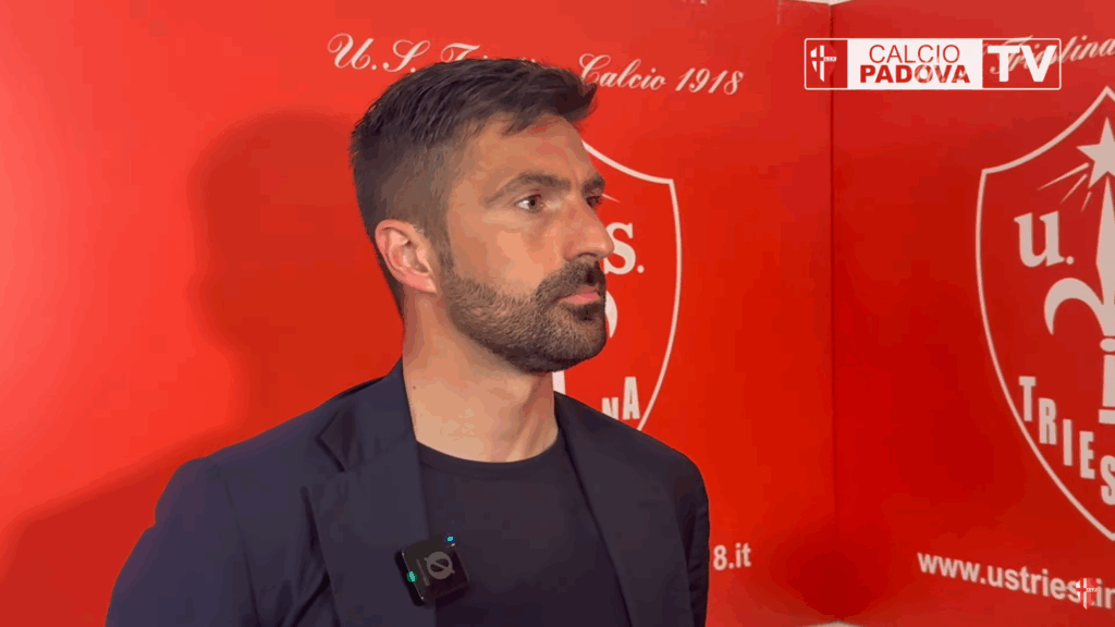 Immagine in evidenza: mister Matteo Andreoletti - crediti foto: canale ufficiale YouTube Padova Calcio (frame da video)