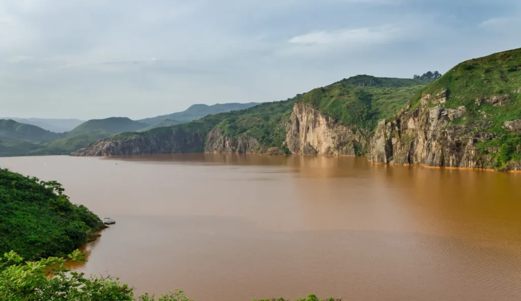 Lago Nyos  (Canva foto) - Immagine a scopo illustrativo - www.qrios.it