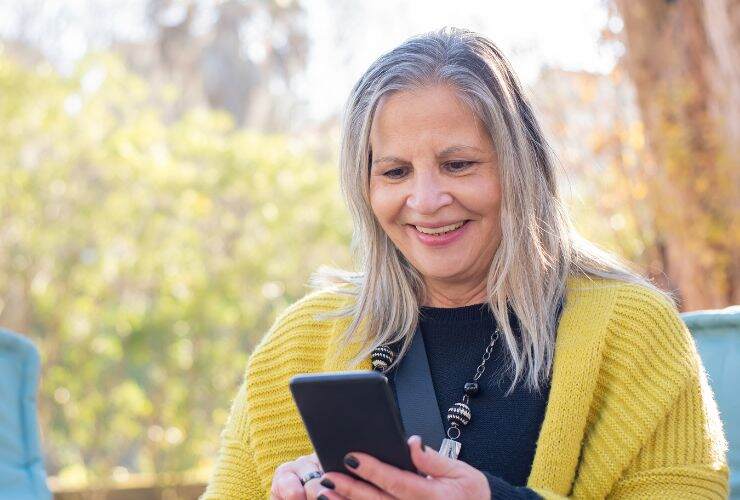 Donna che ha la notizia di andare in pensione (Canva Foto) - www.statodonna.it
