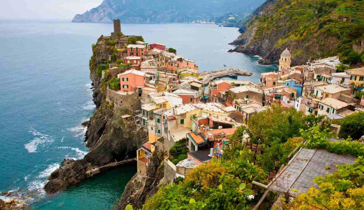 I borghi italiani che sembrano usciti da un film fantasy e che (quasi) nessuno conosce - Borgo italiano (Canva foto) - www.cosediviaggio.it