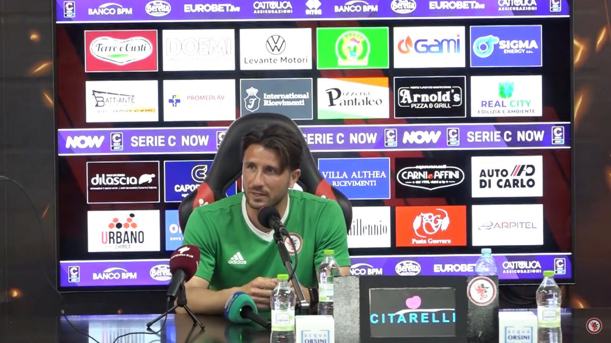 Foggia, Gentile: "Grande prestazione, ora vincere sabato" - Immagine in evidenza: mister Antonio Gentile - crediti foto: canale ufficiale YouTube Calcio Foggia 1920 (frame da video)