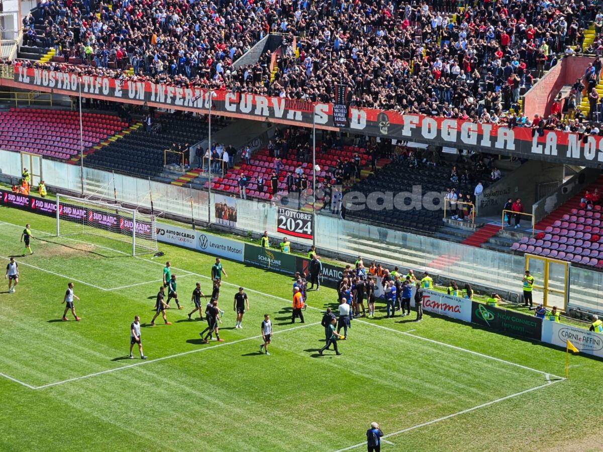 Il pensiero del Pescara per Matteo: "Ti abbracciamo forte, ragazzo" - Immagine in evidenza: Matteo torna allo stadio per Foggia-Messina (playout Serie C 2024/25) - crediti: foto di Mario Mescia/lagoleada.it (RIPRODUZIONE VIETATA)