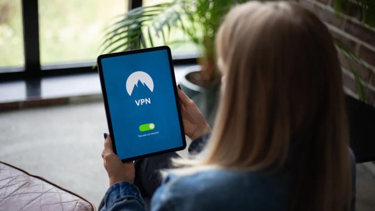 Cos'è una VPN e come protegge la tua privacy online - Una VPN è fondamentale per la tua sicurezza online (Canva FOTO) -  www.qrios.it