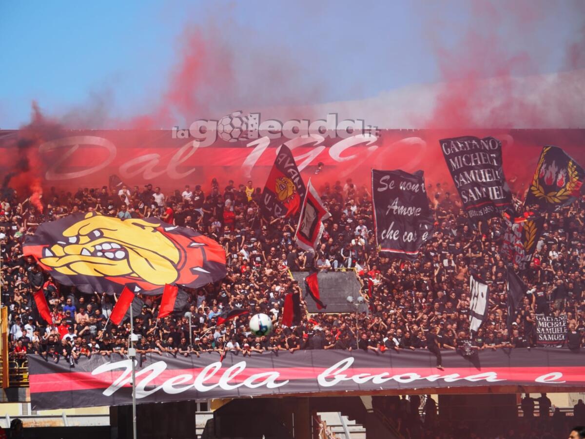 Chiunque prenderà il Foggia dovrà ripagare la passione della piazza - Immagine in evidenza: uno scatto di Foggia-Messina (playout Serie C 2024/25) - crediti: foto di Luigia Spinelli/lagoleada.it (RIPRODUZIONE VIETATA)