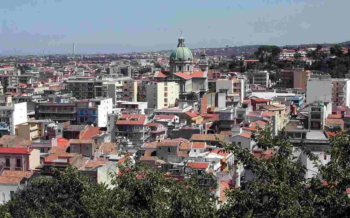 Sei in Sicilia, ma leggi ‘Barcellona’: quello che scoprirai ti spiazzerà (non c’entra la Spagna) - La Sicilia ha anche una sua Barcellona! (Wikimedia foto) - www.cosediviaggio.it