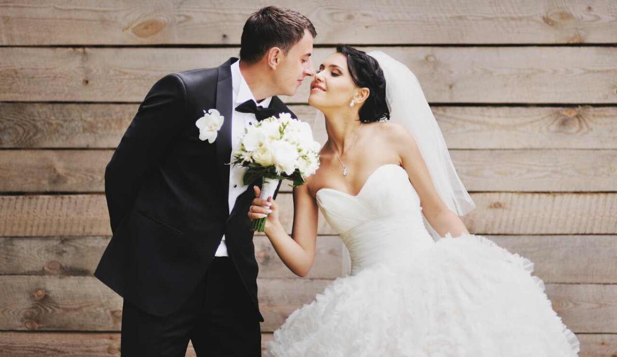 Auguri di matrimonio: frasi per celebrare l'amore in ogni sua forma - Frasi per fare gli auguri di matrimonio (Canva foto) - www.notizesecche.it