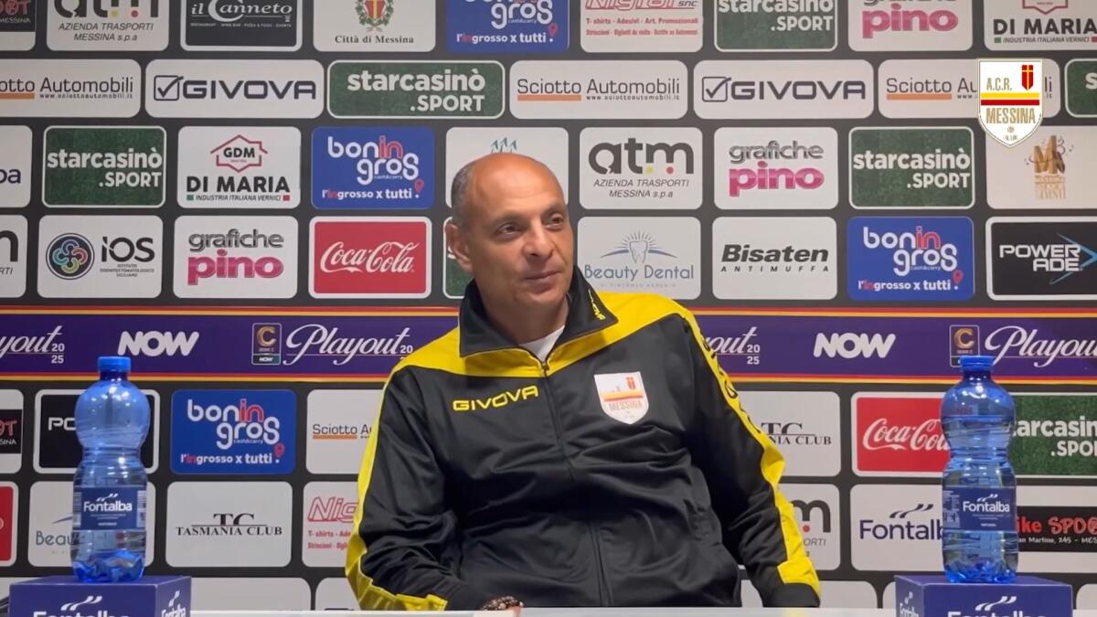 Messina, i convocati da mister Gatto per il Foggia - Immagine in evidenza: mister Antonio Gatto - crediti foto: canale ufficiale YouTube ACR Messina (frame da video)