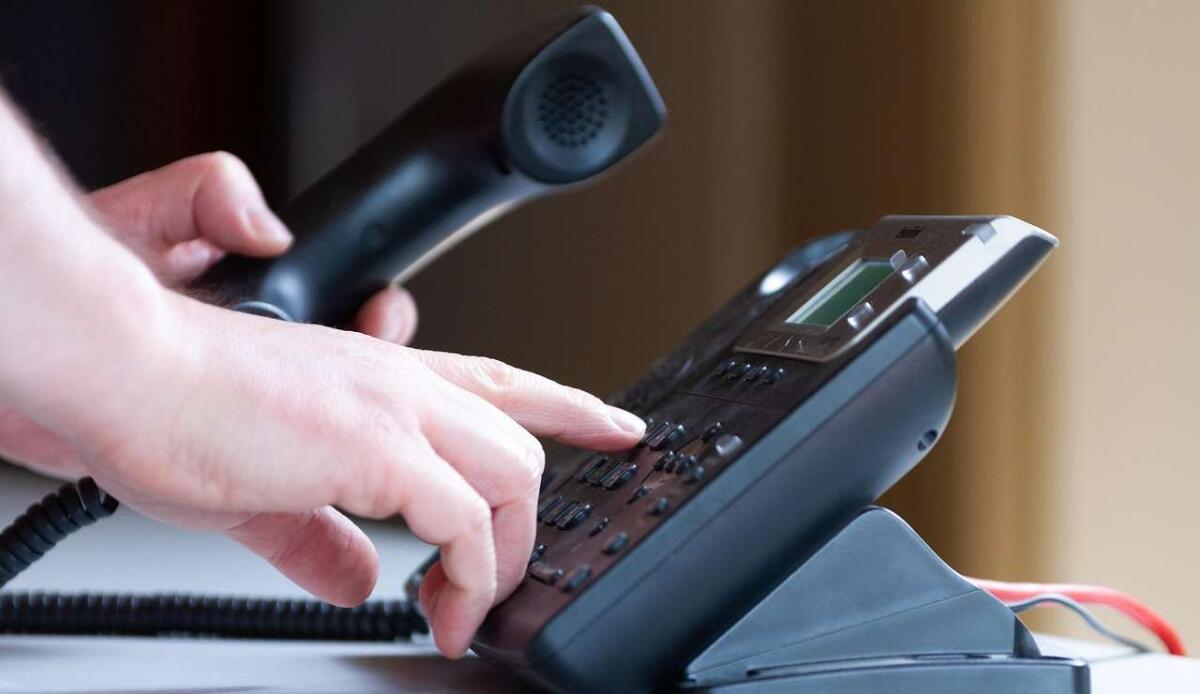 Perché riceviamo telefonate mute? Ecco come funziona il sistema dei call center - Illustrazione di un telefono (Pixabay FOTO) - www.notiziesecche.it