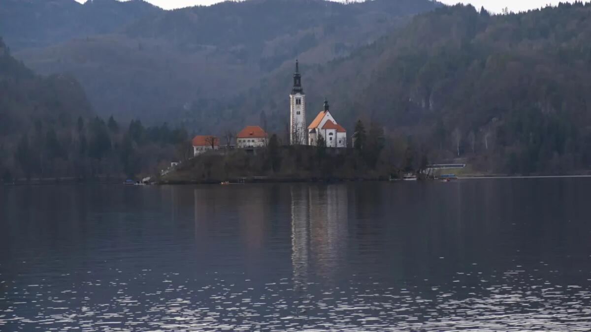 Campana sommersa di Bled: se la suoni, i tuoi sogni diventano realtà - 