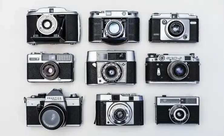 Illustrazione di alcune vecchie macchine fotografiche (Pixabay FOTO) -  www.qrios.it