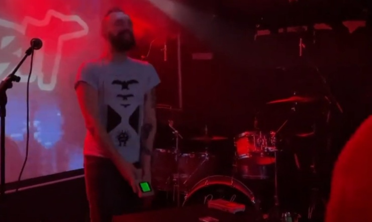 Kenobit durante un concerto (Rai - youtube screenshot) - www.notiziesecche.it